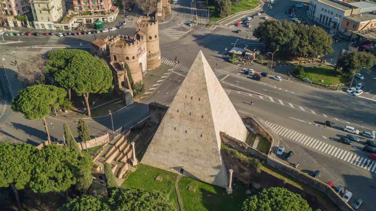 piramide roma