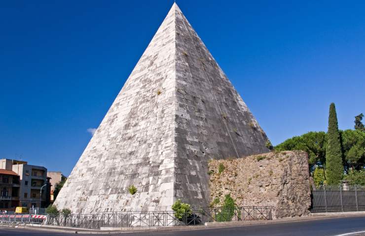 piramide roma
