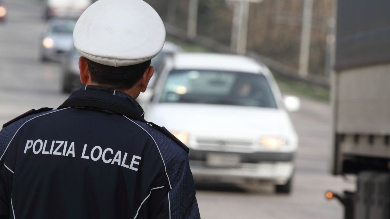 Parcheggiatori abusivi: due uomini fermati a Ostia