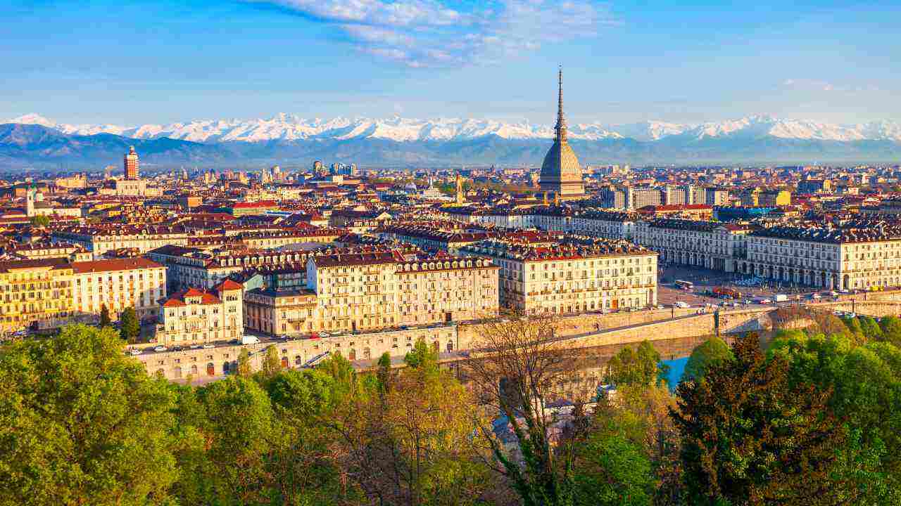 bambina balcone torino