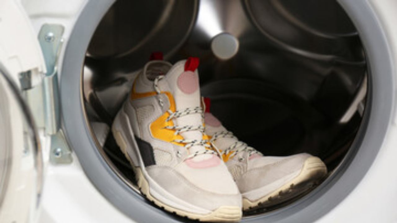 Tecnica per pulire le sneakers